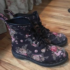 Dr Martens 1460 W boots
